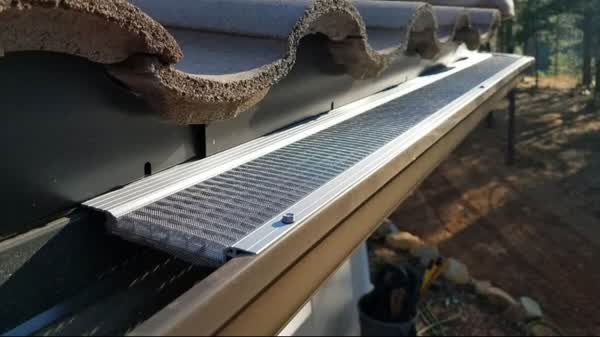LeafBlaster Pro gutter guard detail